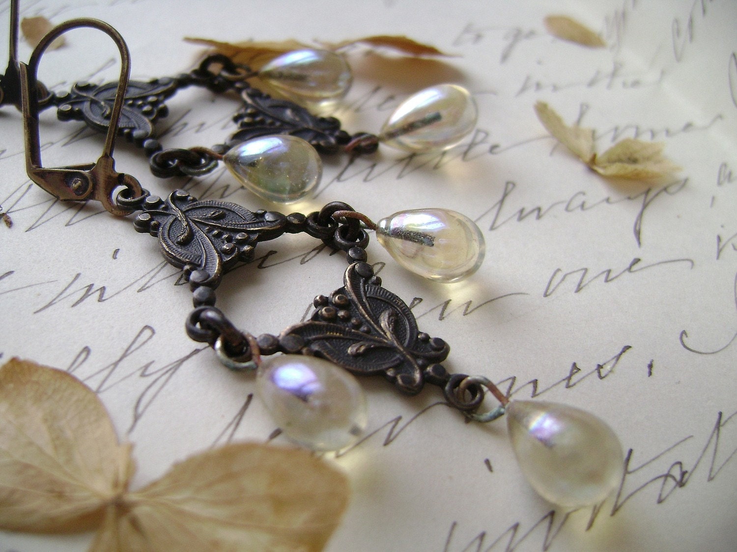Shabby, French, lily, Victorian, Nouveau. Wonder.  gift box