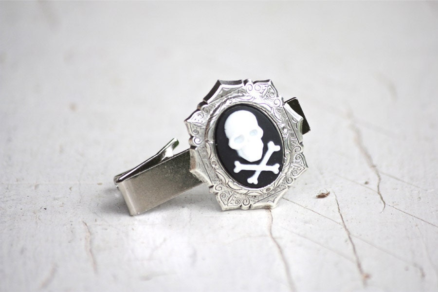 Skull and Cross Bones - Pirate Alligator Bar Tie Clip