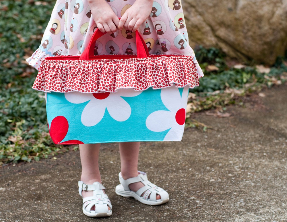 Fabric tote instructions PDF sewing pattern tutorial for 12 inch Barbie dolls accessory bag