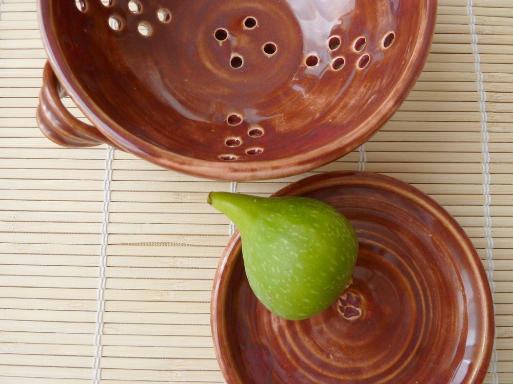 Berry Colander and Dish Set (Cranberry Red)