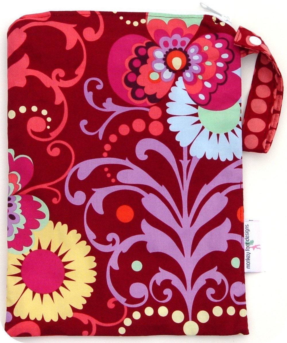 Medium 9 x 12 Wet bag / Swim / Diapers / Gym / Amy Butler Wine Paradise Garden Fabric / SEALED SEAMS and Snap Strap