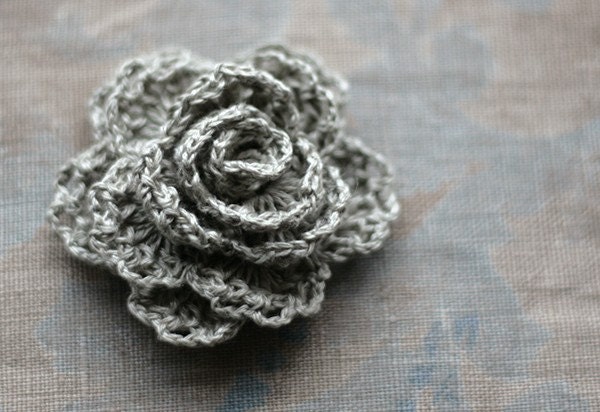 Crochet Linen Rose Brooch - natural linen