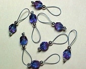 Stitch Markers -  Sapphire and Fuchsia Beads - Storage Tin Included -  US 5 - Item No. 524