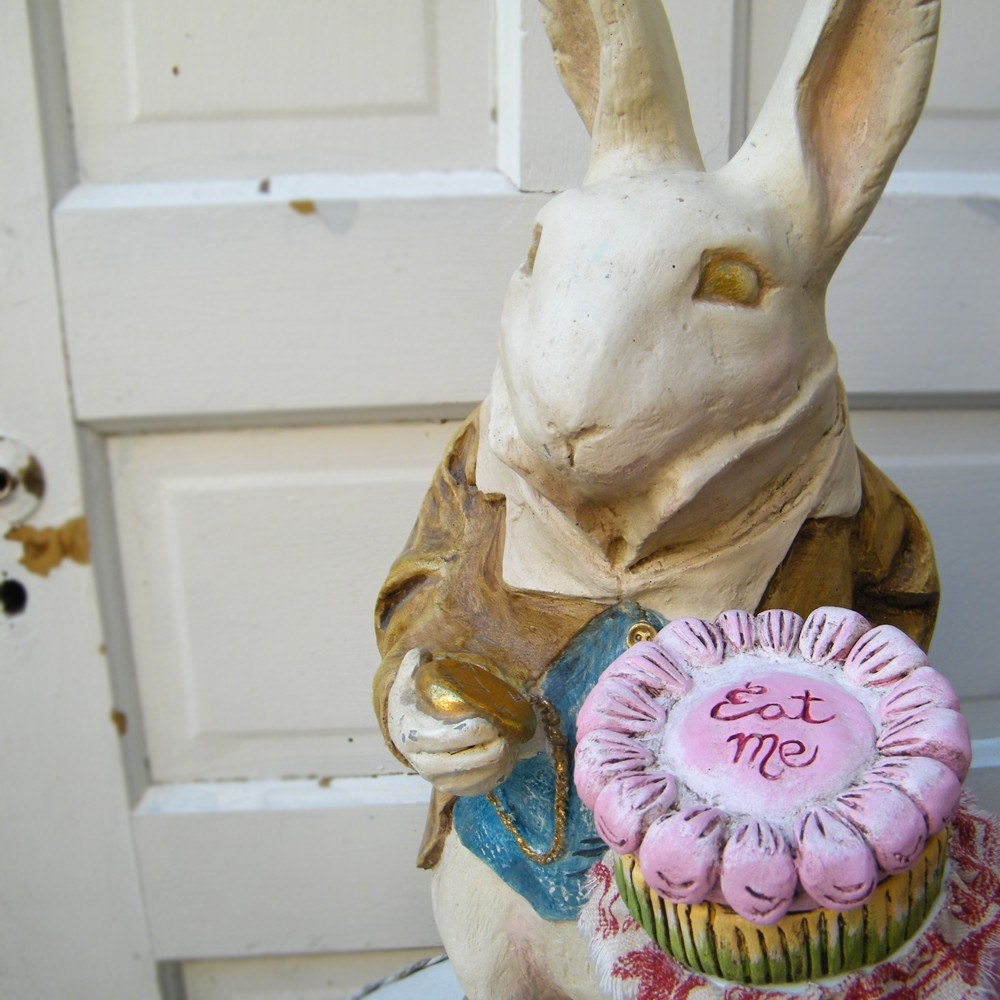 Alice In Wonderland Eat Me Cake Box