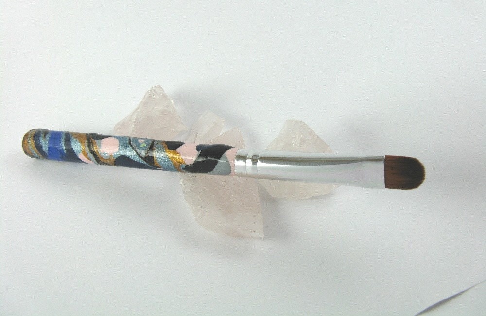 Hand Painted Vegan Eye Shadow Brush for Mineral Makeup Application