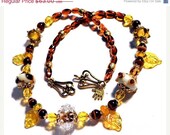 30% CEARANCe SALe and FREe SHIPPING   Handmade Lampwork Necklace gold white amber LN041