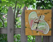 butterfly clock (yellow)
