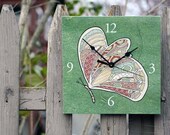 butterfly clock (green)