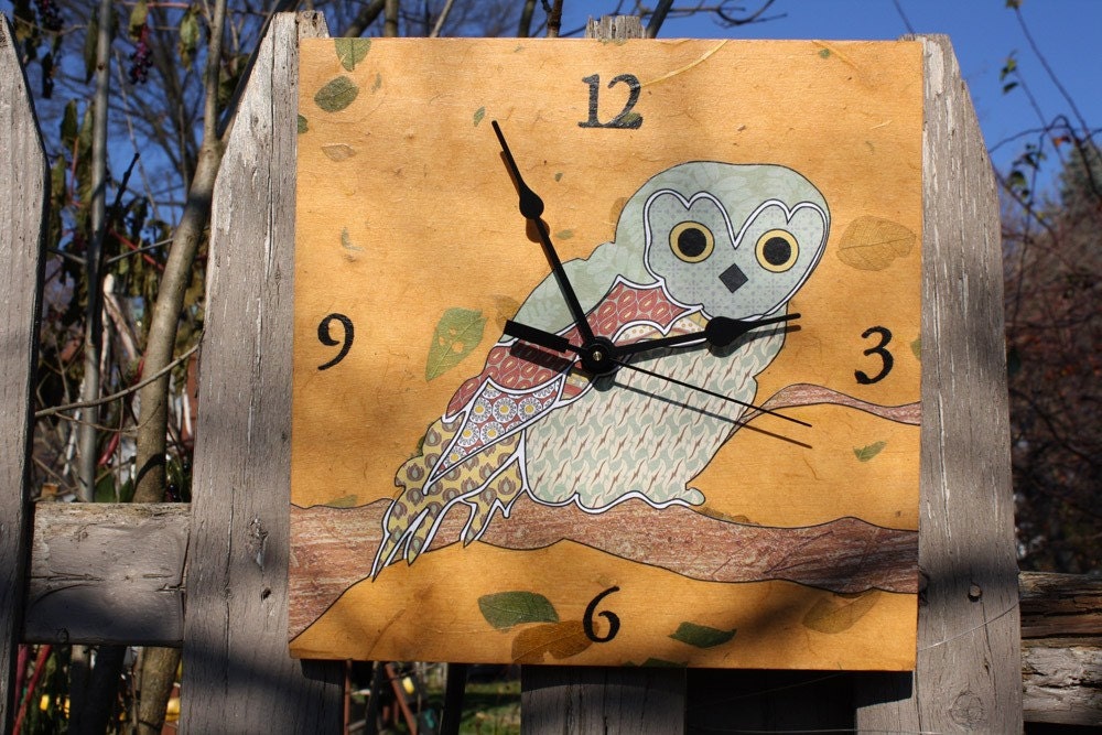 owl wall clock (yellow)