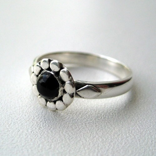 Sterling Silver & Black Onyx Daisy Ring Size 7