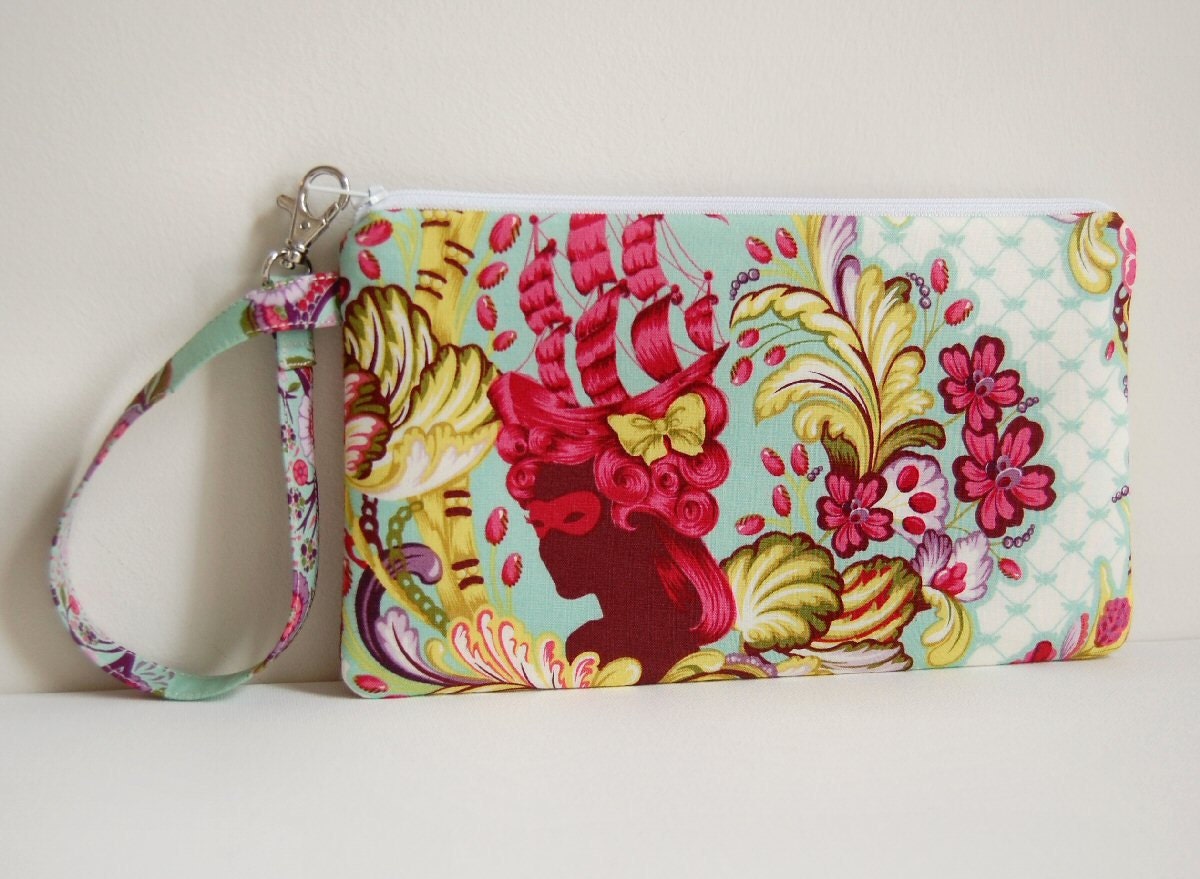 Wristlet Purse Zipper Pouch Cameo in Pomegranate Parisville