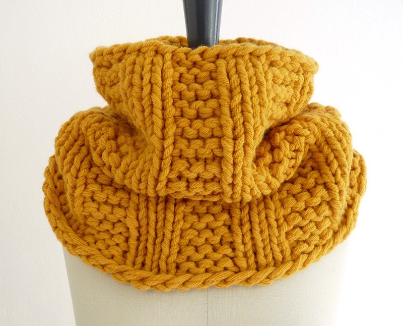 Sunflower Gold Chunky Knit Infinity Loop Scarf in Wool Blend. Mustard Cowl. Spring and Winter Fashion for Her. Handmade in France.