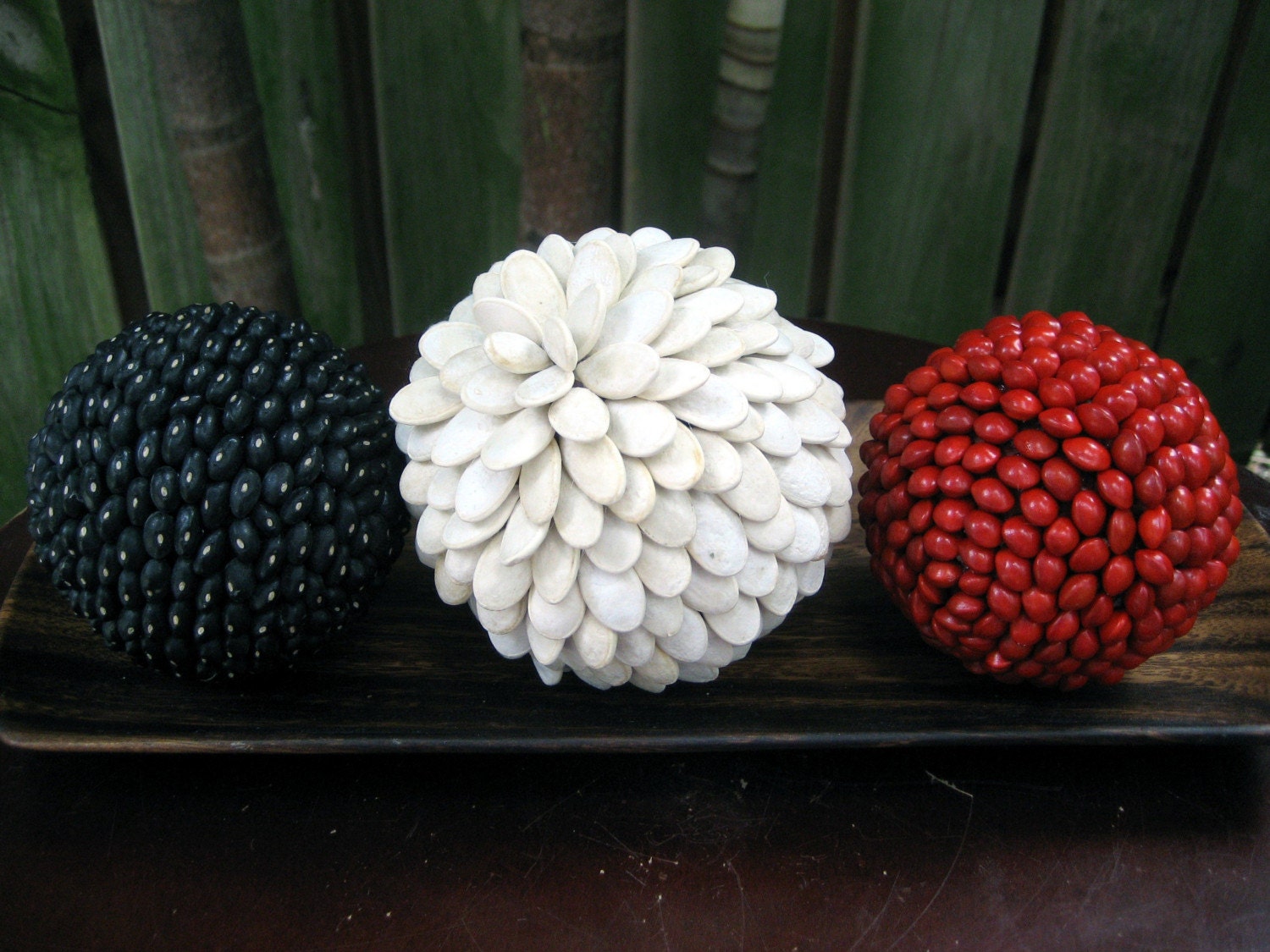 Set of 3 decorative Colombian seed balls/spheres
