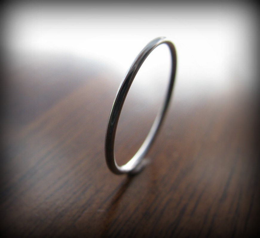 Platinum ring - smooth skinny stacking ring (sizes 1 to 6.75)