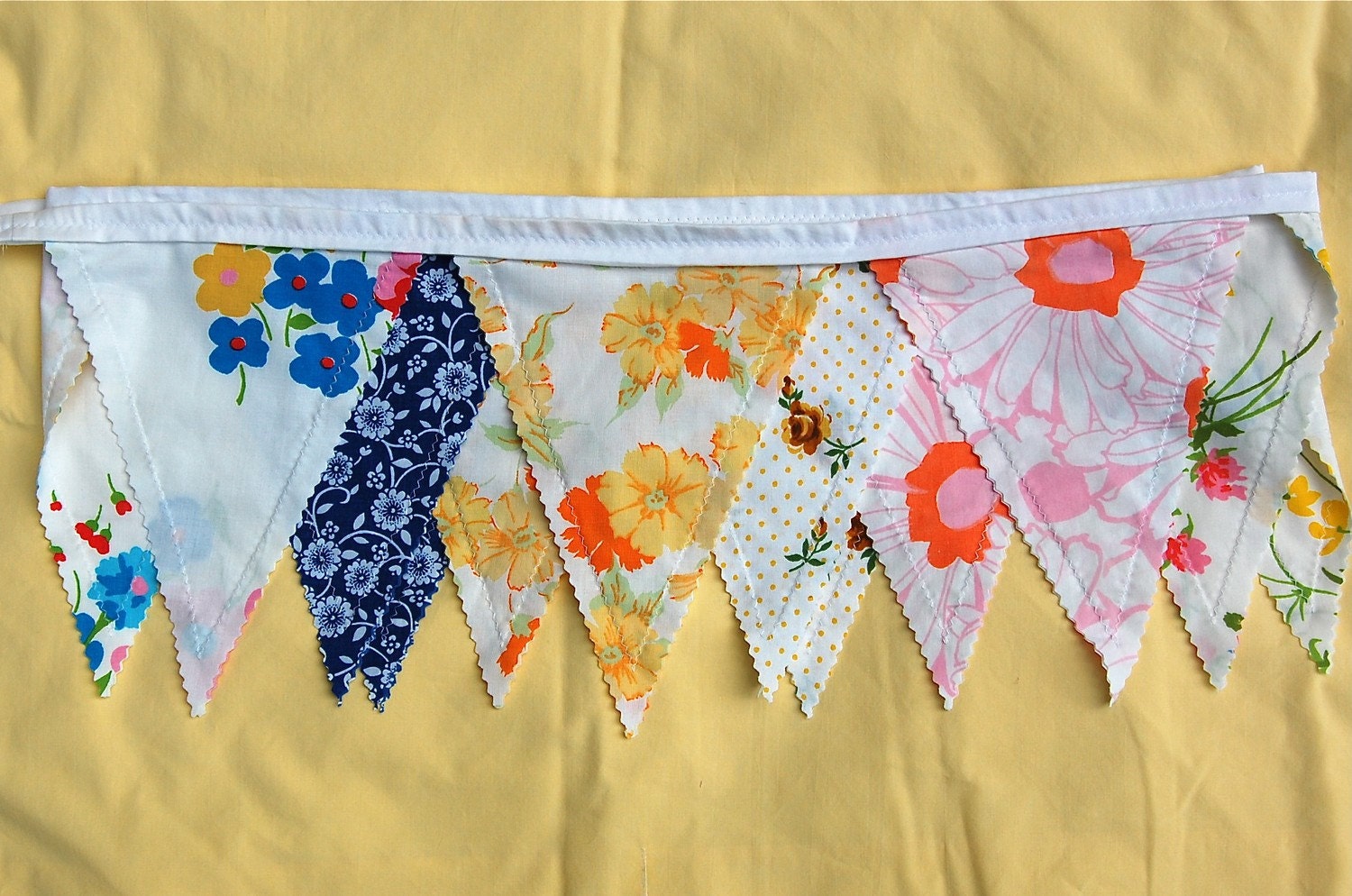 Vintage Brights Linens Banner - 15'