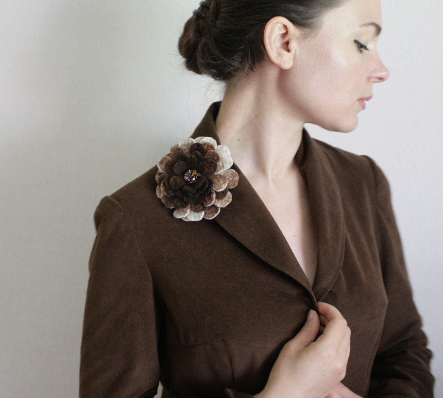 White Coffee Dahlia - Felt Flower Brooch - Hand felted wool - size Small