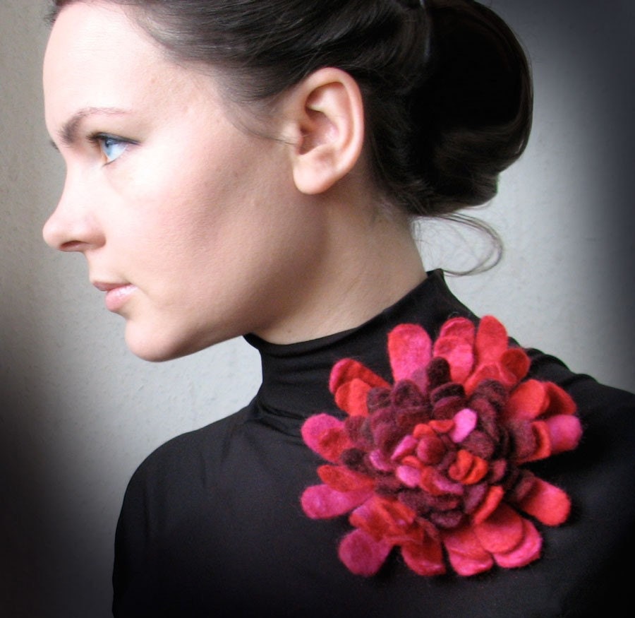 Pink Maroon Dahlia -- Felt Flower Brooch -- Hand felted wool -- size Large