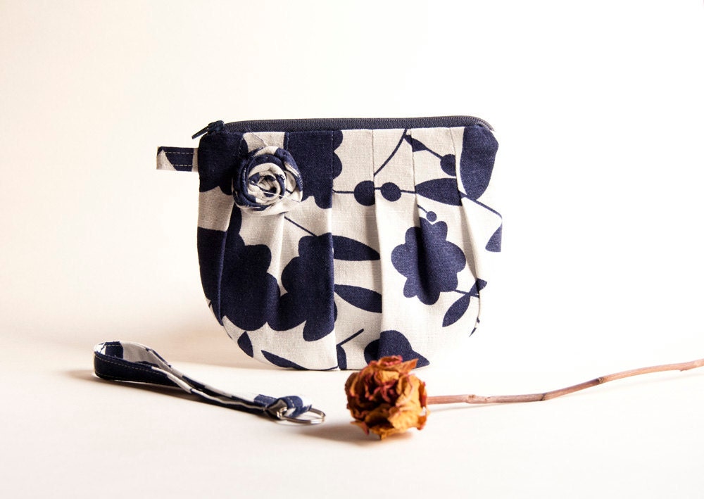 Pleated zippered cosmetic clutch bag, Bridal Wedding Clutch Bridesmaid Gift Idea Clutch, Wristlet Purse White Navy Blue Rosebud  by Lolos