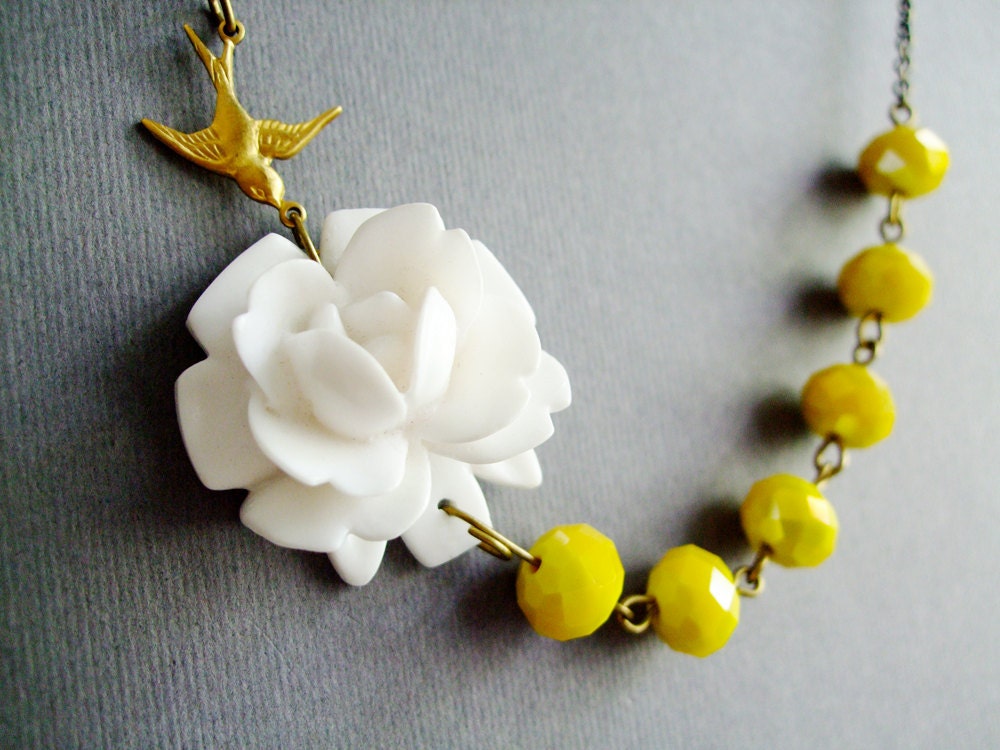 Flower Necklace,White Jewelry,Bridesmaid Jewelry,Yellow Necklace,Wedding Jewelry (Free matching earrings)