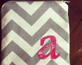 Initial zipper pouch. Gray chevron. Pink letter.