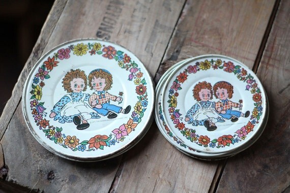 Vintage Raggedy Ann and Andy Tin Kids Play Plates