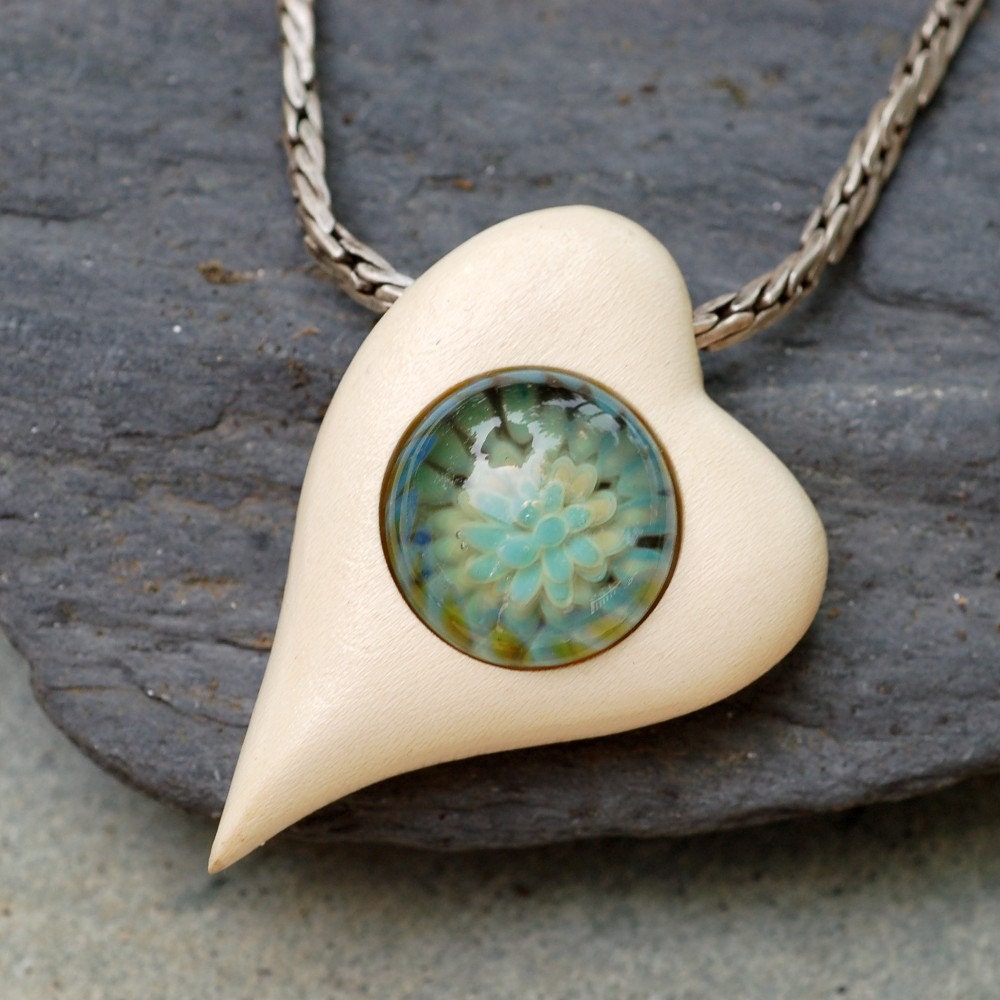 Wood Heart Necklace Pendant Boro Glass Flower Borosilicate Lampwork Wooden Jewelry Hollywood Green