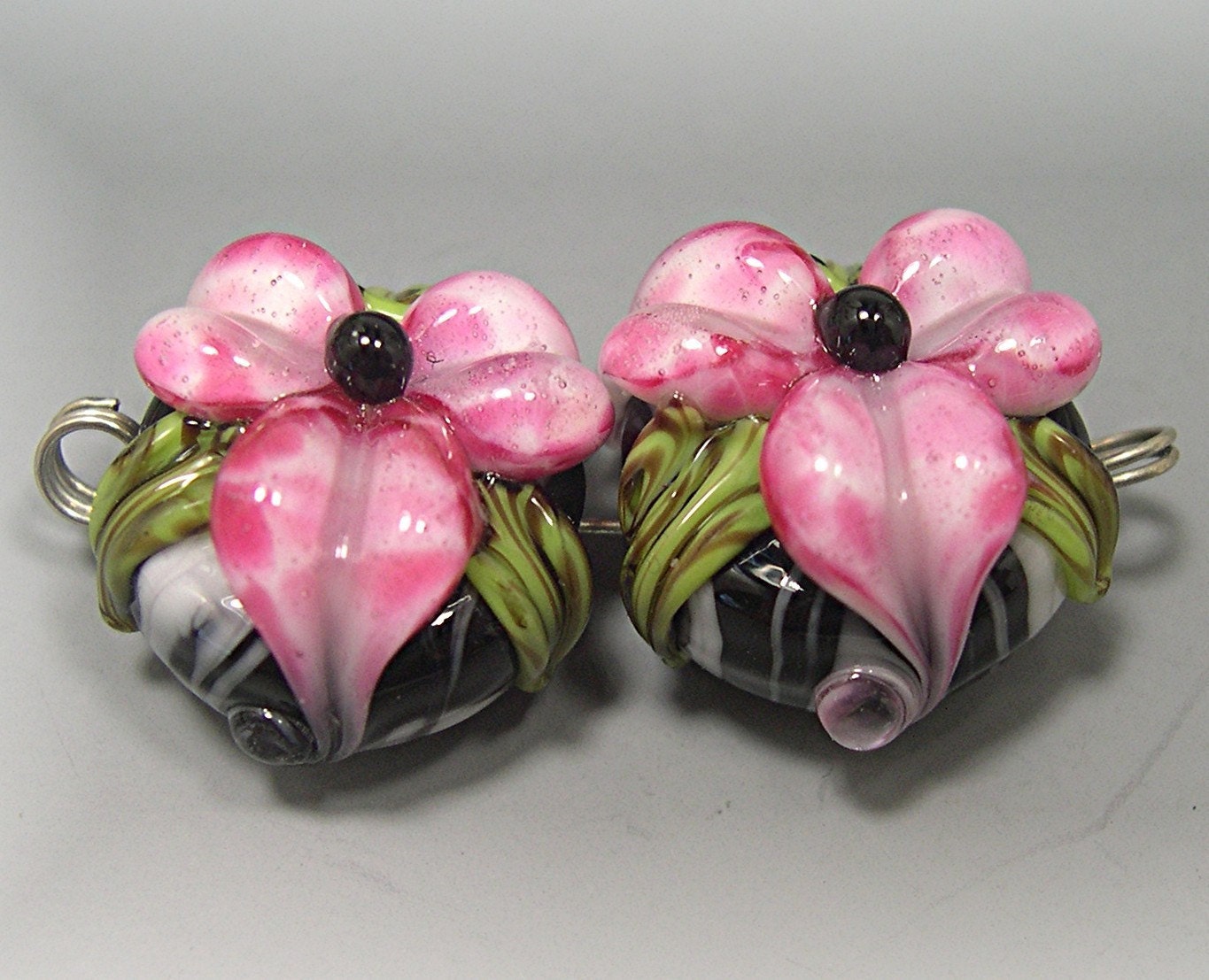 Handmade LAMPWORK Glass Beads Earrings Pair DONNA MILLARD black white pink lily flower