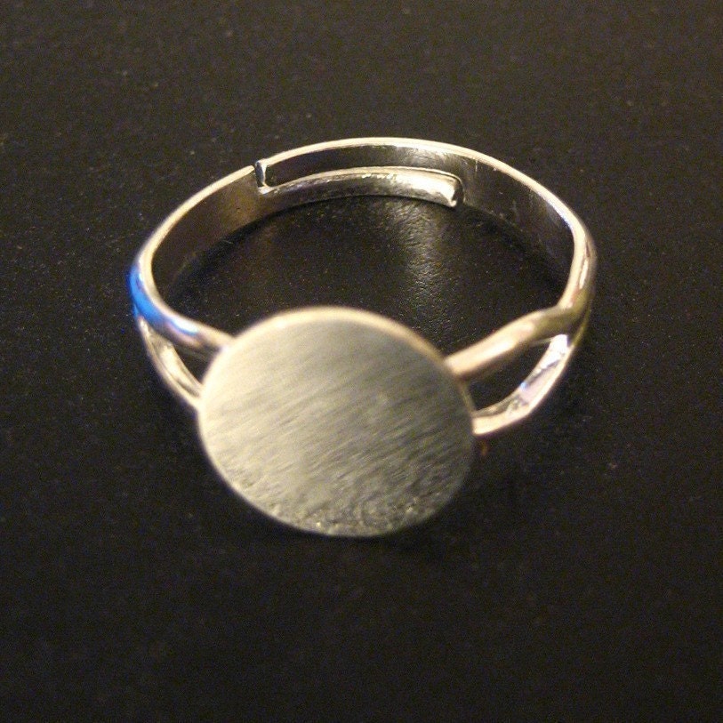 20 10mm adjustable ring bases, silver plated, lead and nickel free blanks with a dainty yet strong band