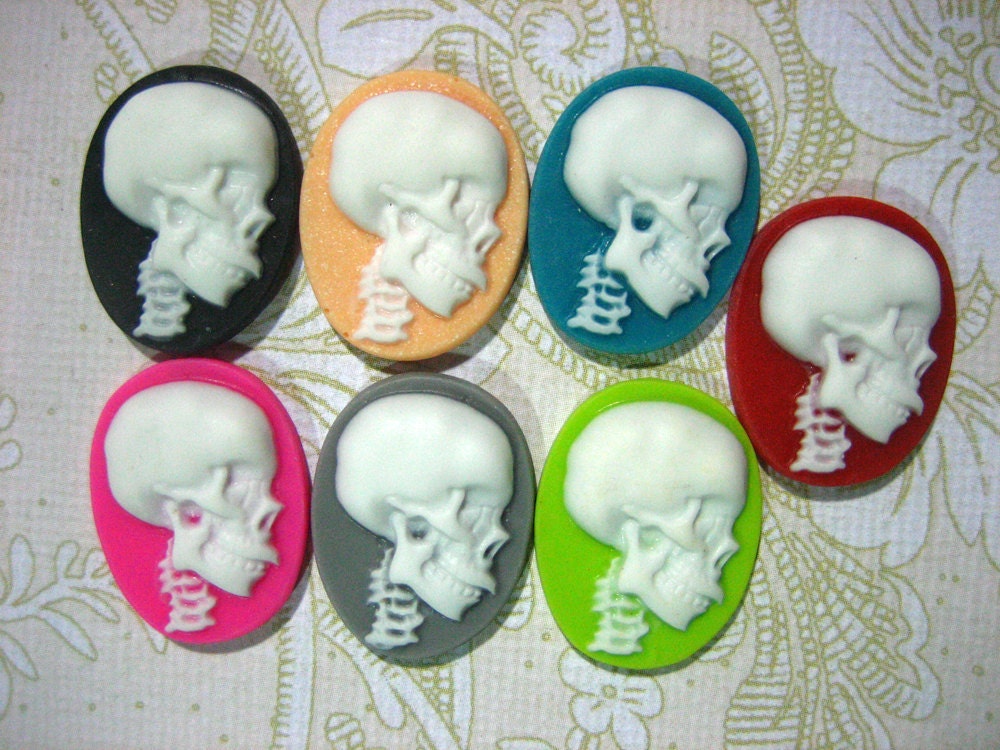 14 skeleton head kawaii cameos cabochons / Day Of The Dead (two of each color)