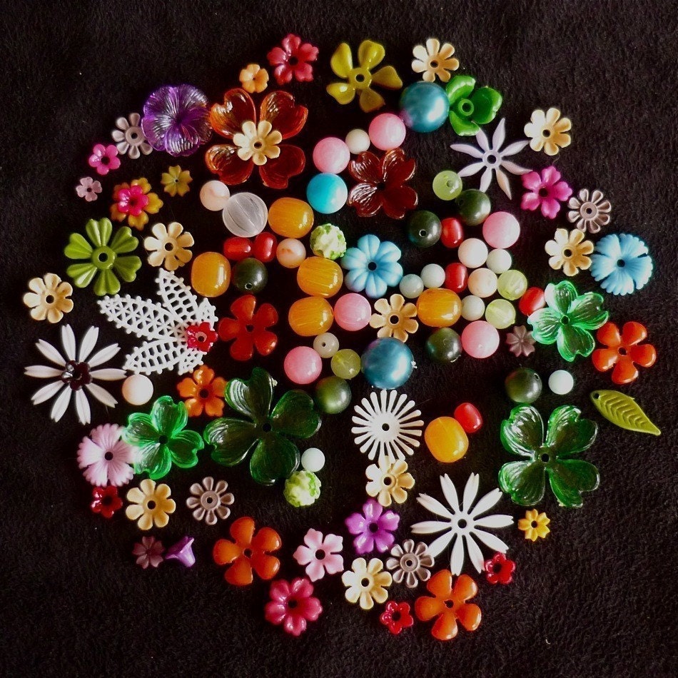 MISTO... mixed vintage colored flowers and Lucite beads(120 pcs.) 4