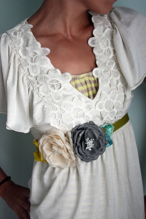 RESERVED for EmilyDLL - Custom Order - Bridal belt, handmade silk flowers, sash