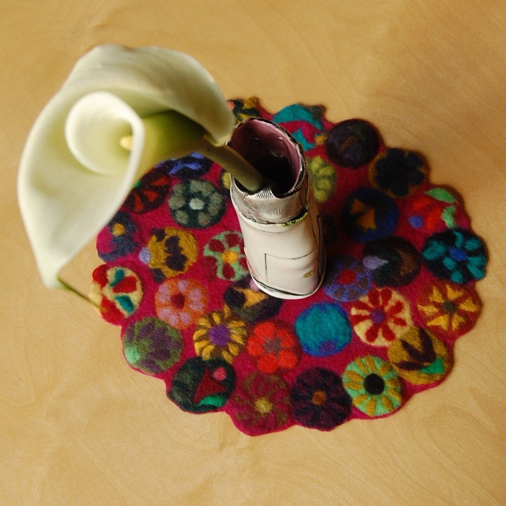 spring mini round table runner