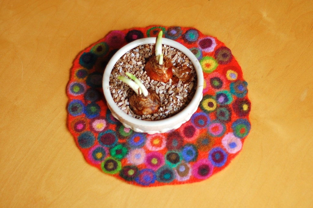 orange dotted table mat