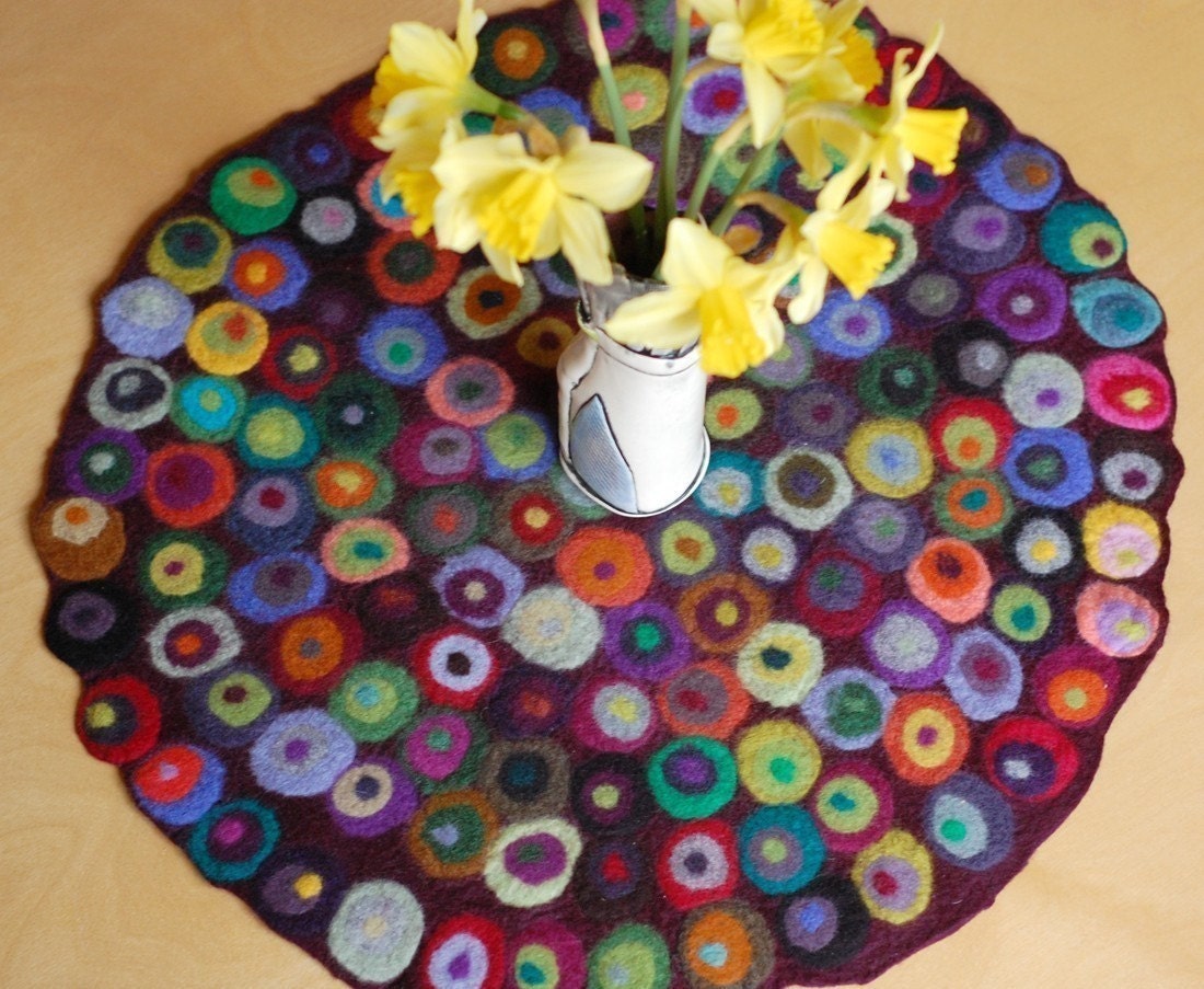 so many dots MEDIUM table runner