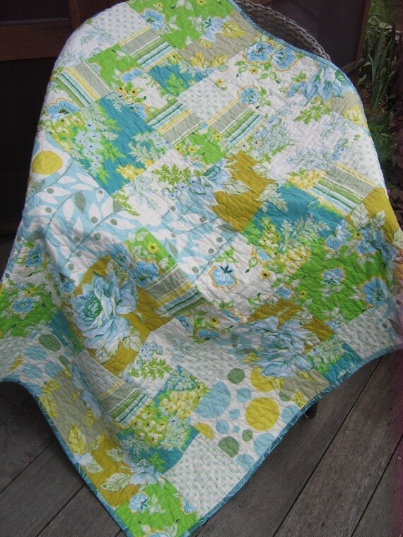 PDF Quilt Pattern.....Easy and Quick...two sizes, Flowers in the Garden