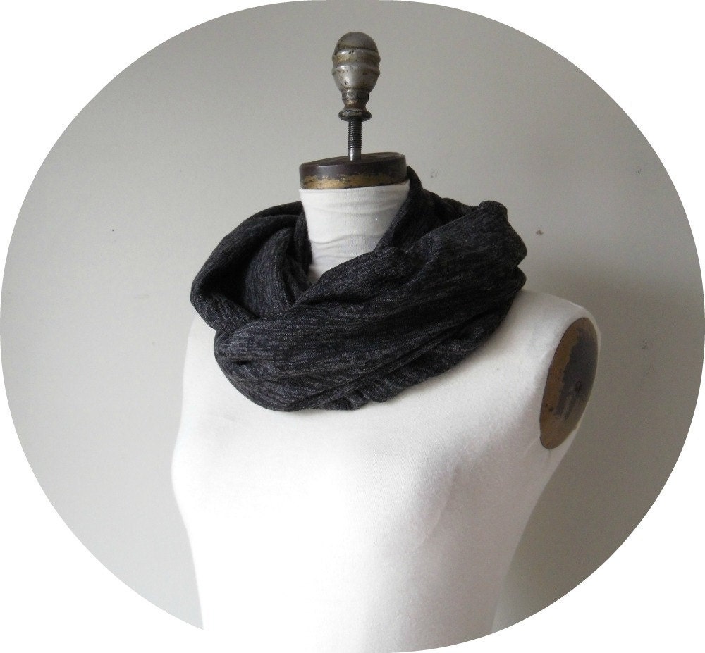 CLEARANCE Chunky Circle Scarf, Infinity Scarf in heathered black/grey sweater knit