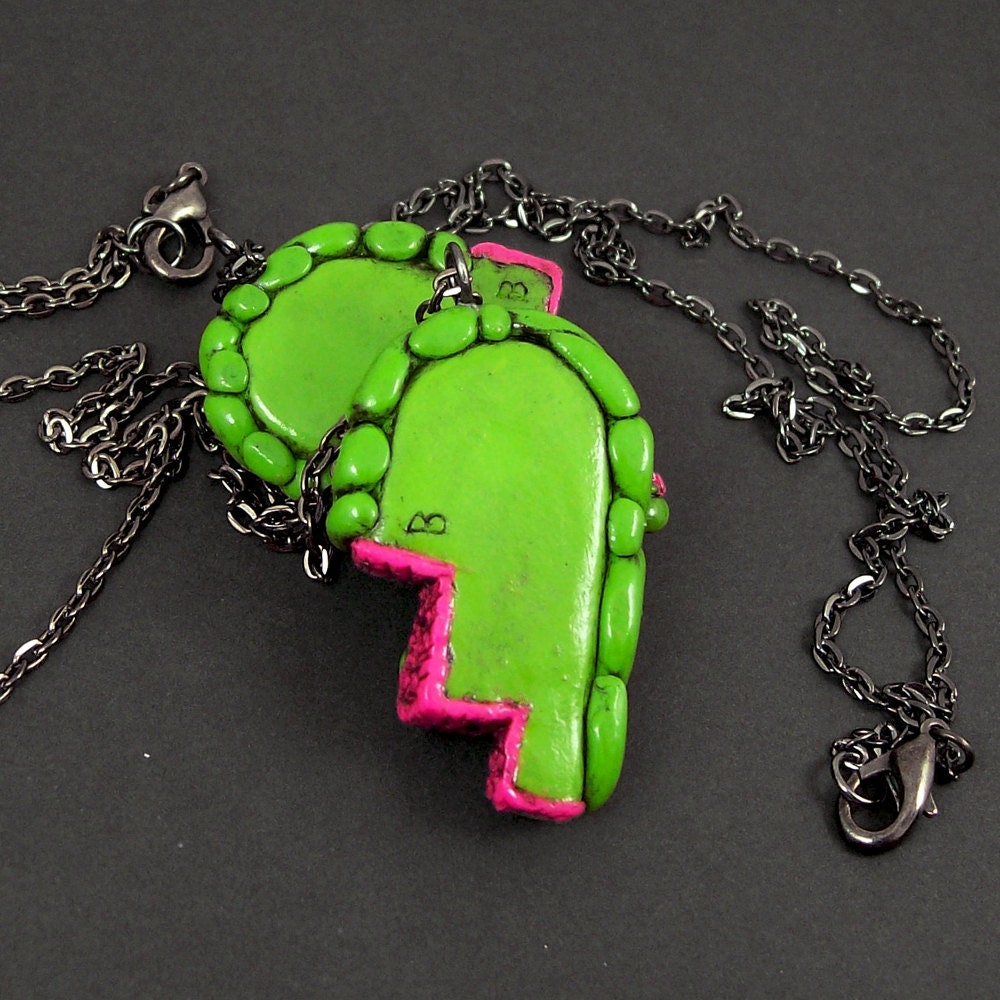 I Heart Brains Best Friends Necklace Set, original split zombie brain heart BFF necklaces