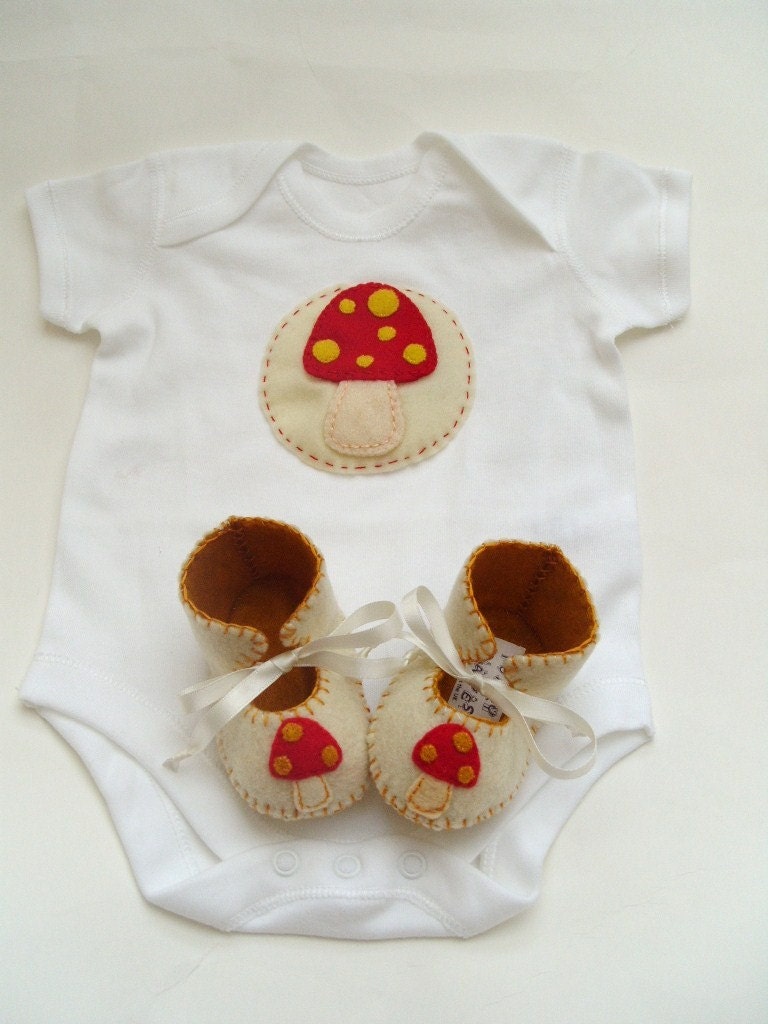 Mushroom /Toastool Unisex Baby Gift Set- Baby Booties and Onesie/Bodysuit Perfect for a Baby Shower or a Mum to be