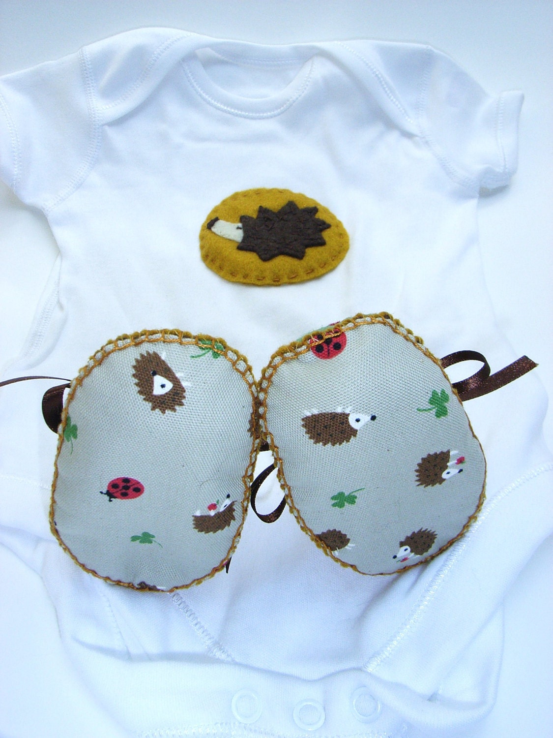 Hedgehog Baby Gift Set Unisex. ECO Hedgehog and Ladybird Baby Booties and Baby Gift Set. Perfect as a Baby Gift for a Baby Shower