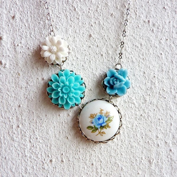Blue and White Flowers Necklace. White Poppy. Wedding Necklace. Bridal Jewelry. Bridesmaid Gift.