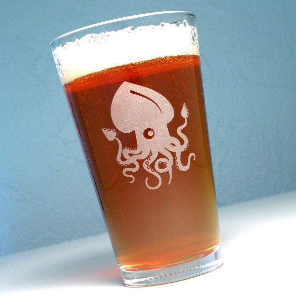 Squid etched pint glass - giant squid - release the kraken