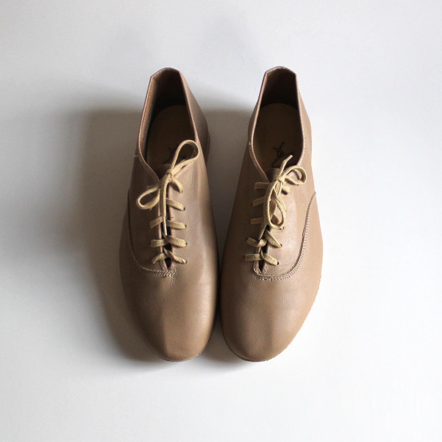 shoes 7.5 (men's 6) nude leather Capezio jazz shoes. flats. suede soles.