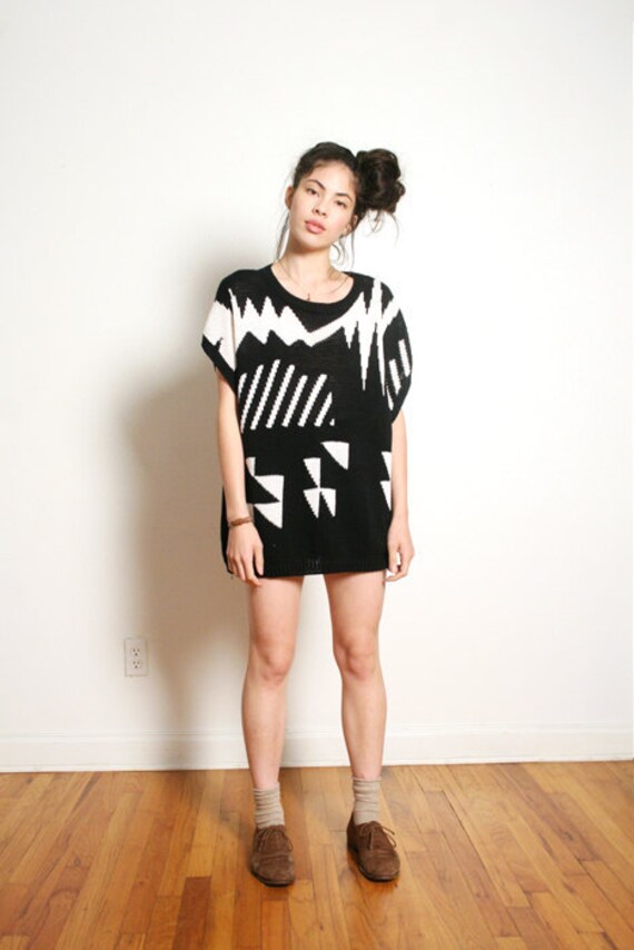 vintage black and white GEOMETRIC pattern pullover