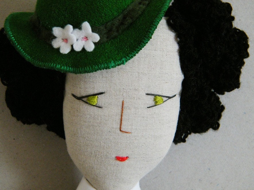 Lady with green hat