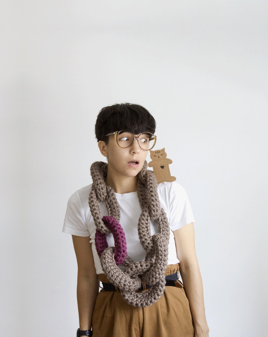 Sweetheart Chain Scarf in Taupe and Fig
