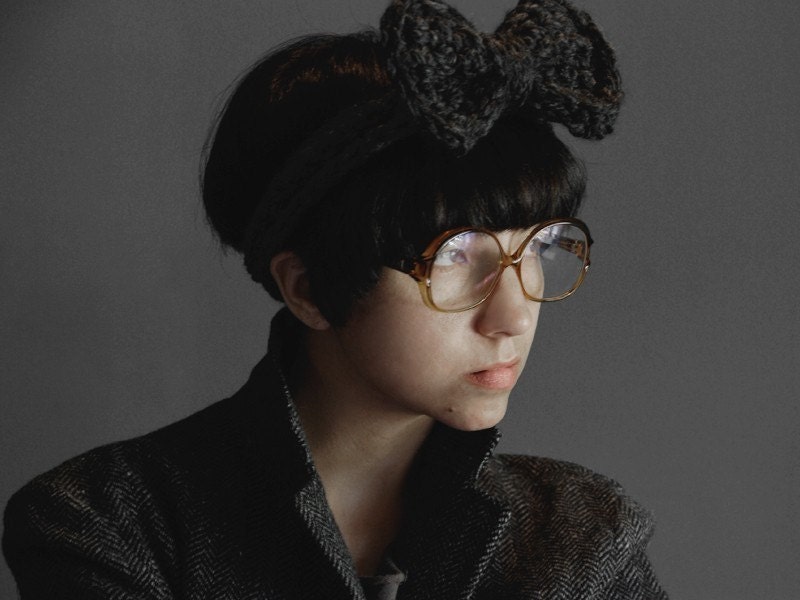 The Minnie Bow in Grey