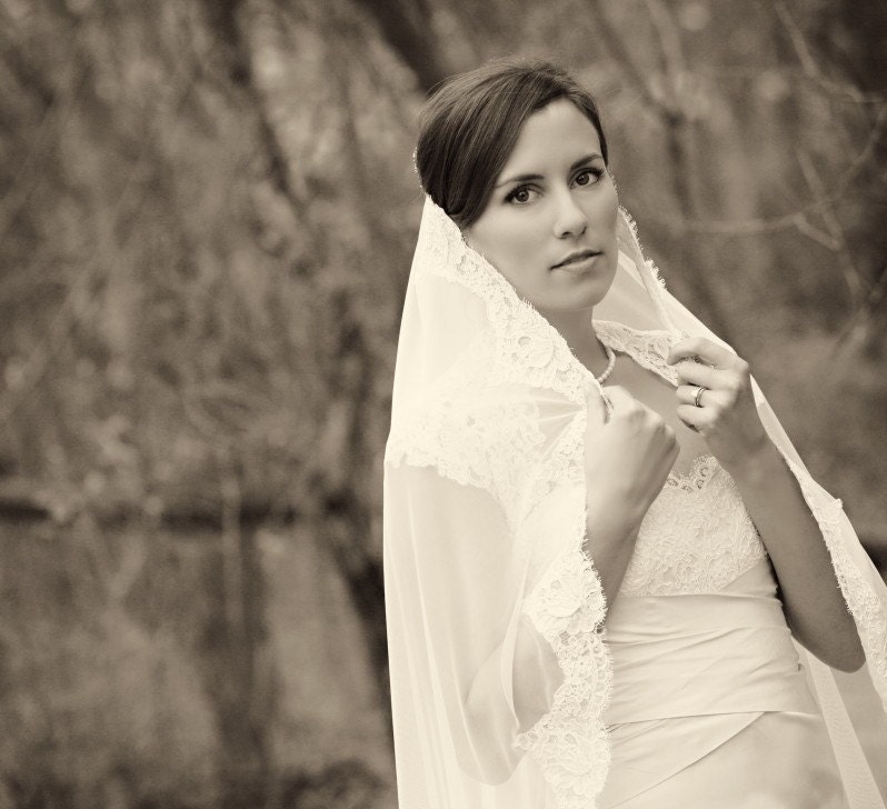 Mantilla - Floor Length Veil