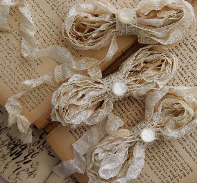 VANILLA CREME Cabbage Roses Ribbon