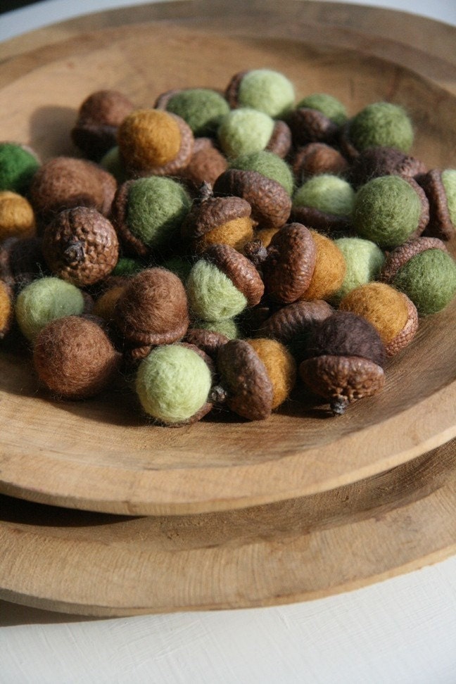 5 Felted Acorns