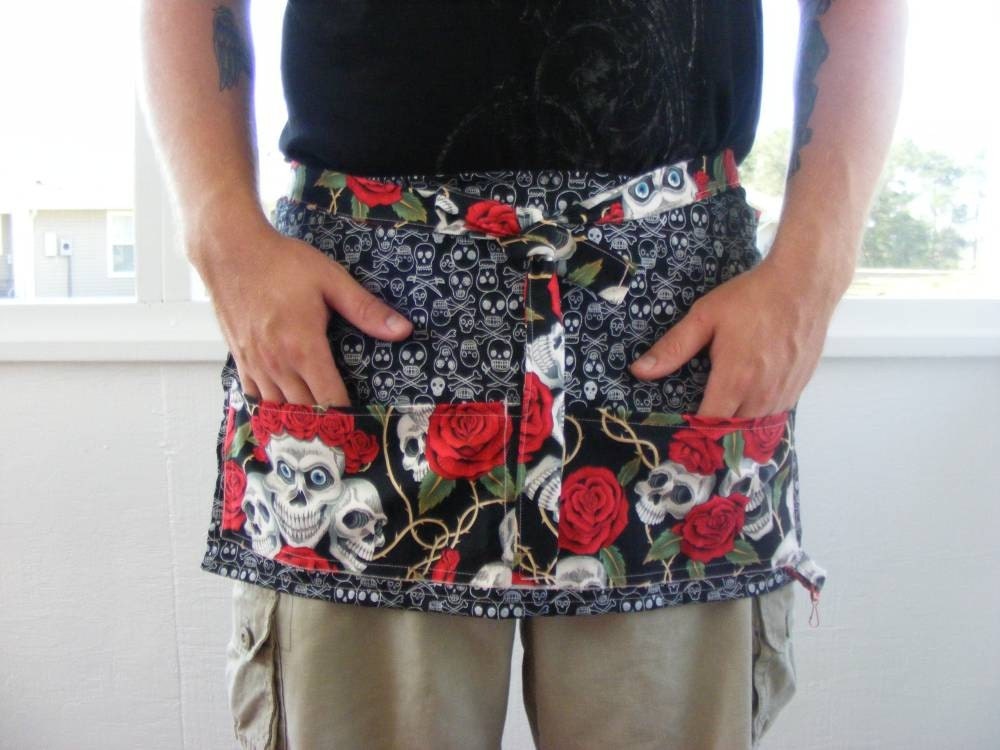 Waist Apron - Craft Show - Festival - Fair - Bazaar (Black Skull Roses)